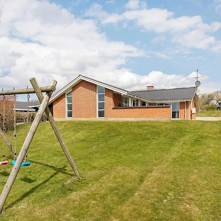 12 Person In Vestervig-by Traum